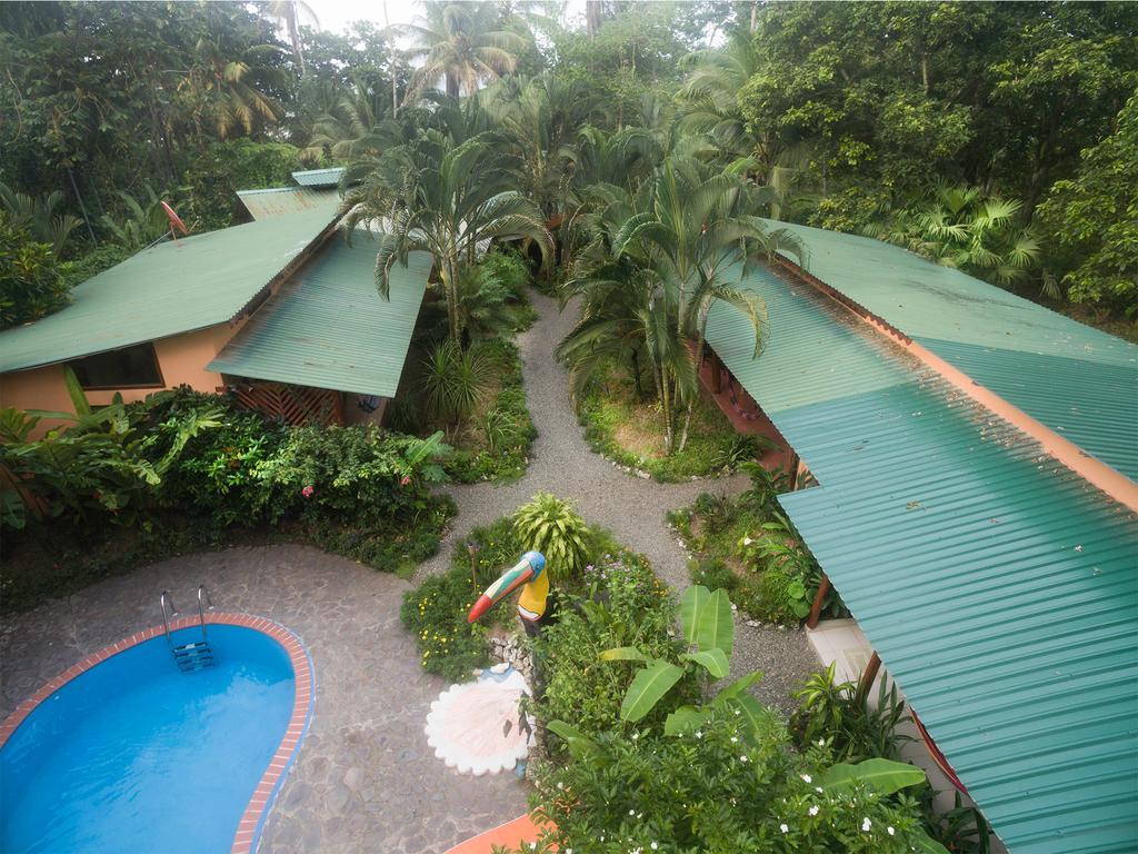 Hotel Caribbean Coconut Кахуита Екстериор снимка