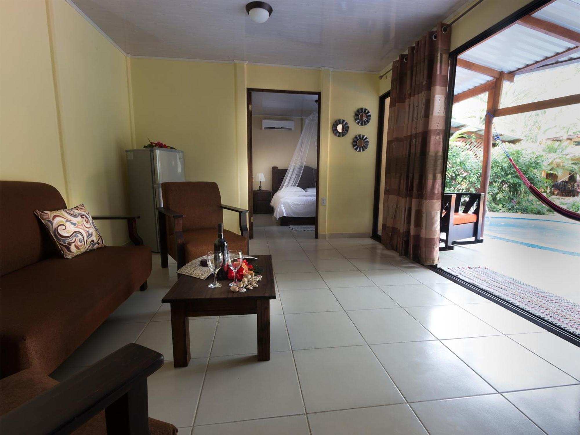 Hotel Caribbean Coconut Кахуита Екстериор снимка