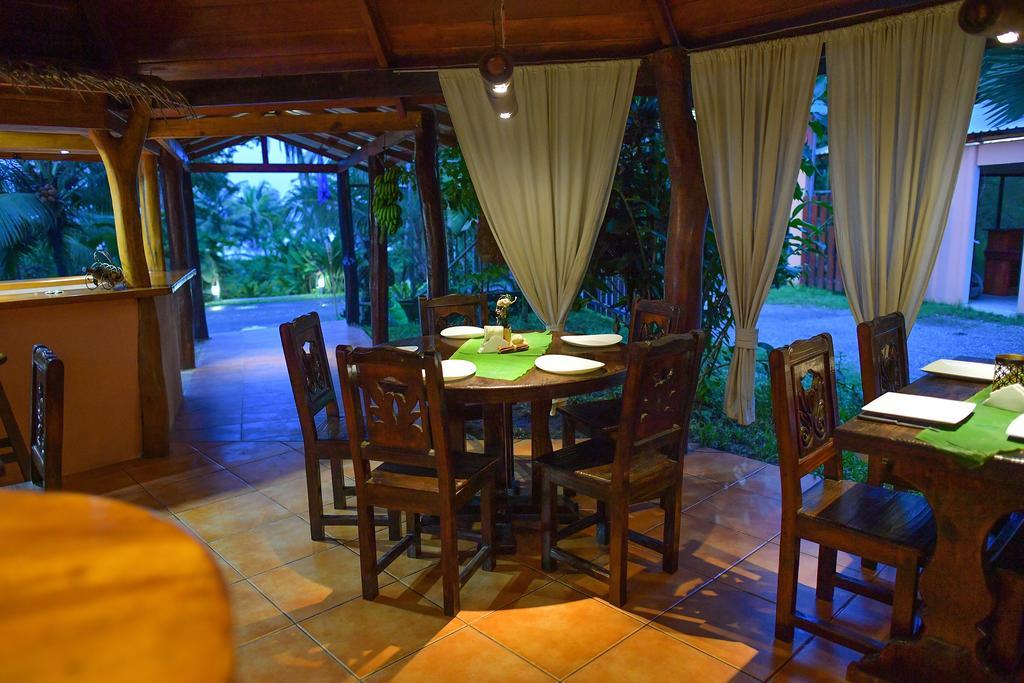 Hotel Caribbean Coconut Кахуита Екстериор снимка