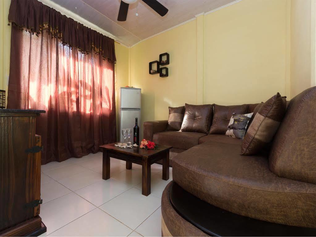 Hotel Caribbean Coconut Кахуита Екстериор снимка