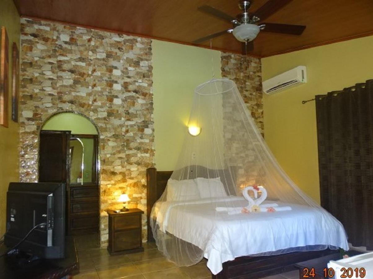 Hotel Caribbean Coconut Кахуита Екстериор снимка